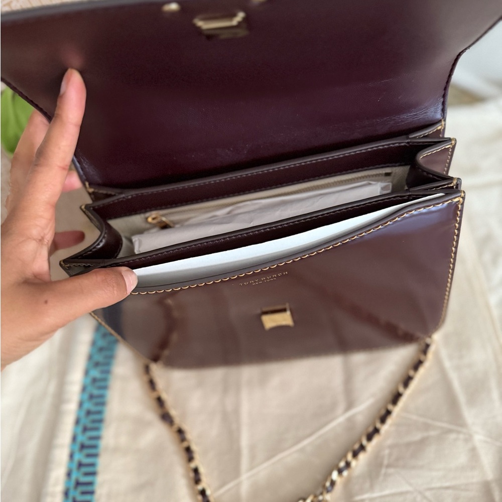 598+! New Tory Burch BRITTEN SMOOTH MEDIUM ADJUSTABLE SHOULDER BAG TEMPRANILLO - Picture 4 of 10